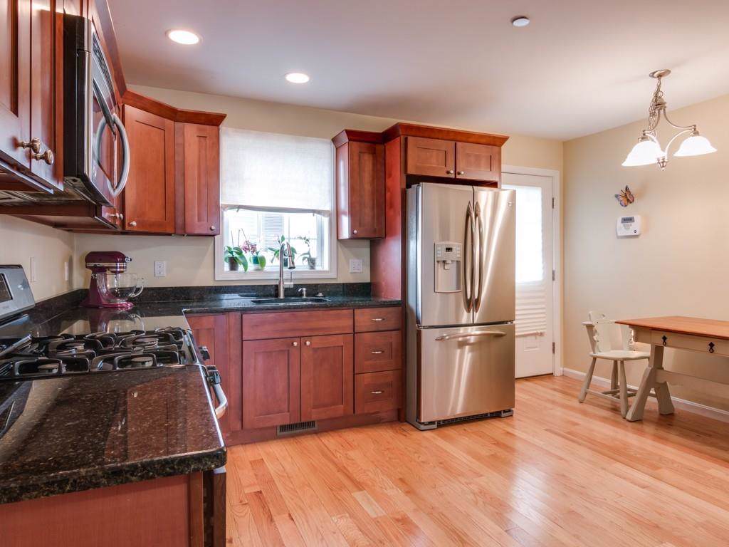 21 Maplewood Ave - Photo 1