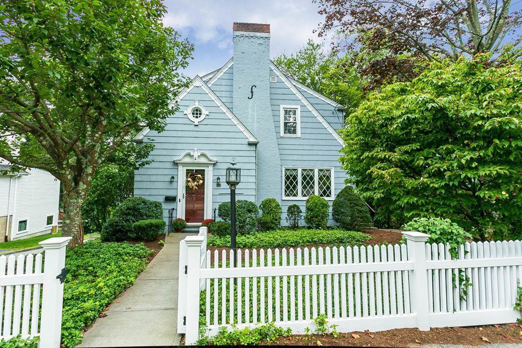 538 Great Plain Ave - Photo 1