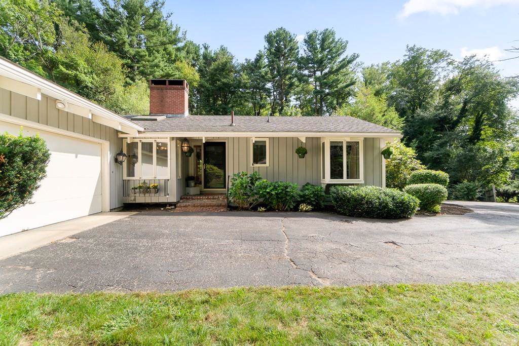 27 Everett St - Photo 1