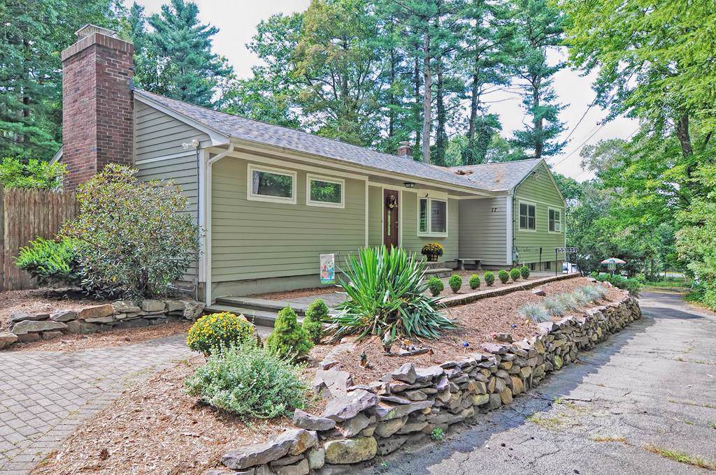 17 Algonquin Rd - Photo 1