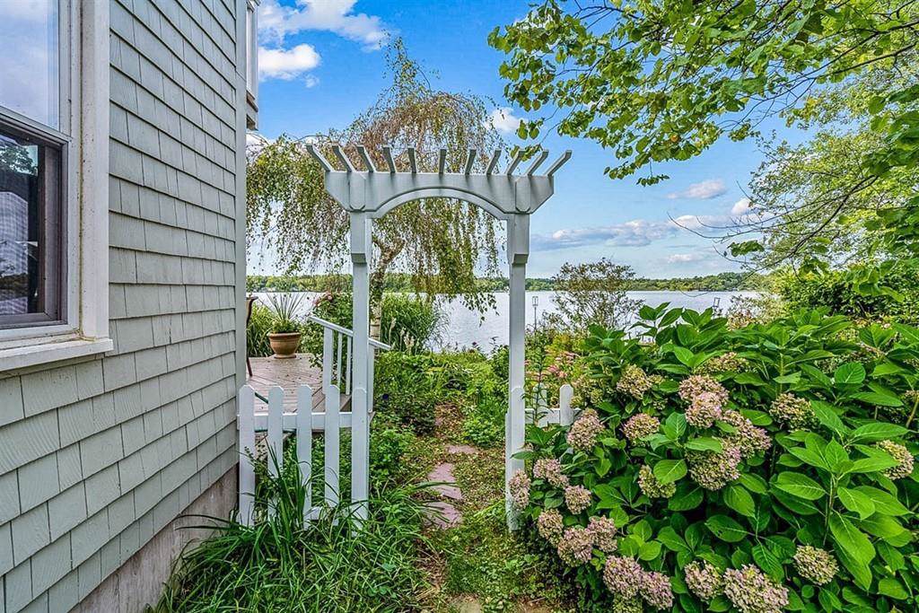 39 Adams Avenue - Photo 1