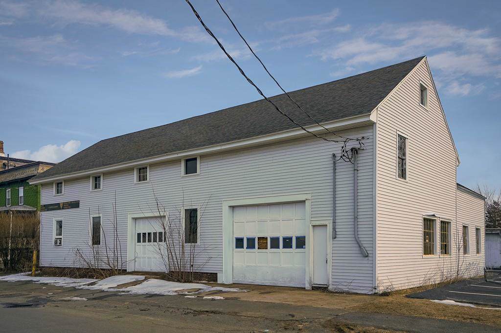 6 Clinton Ave - Photo 1
