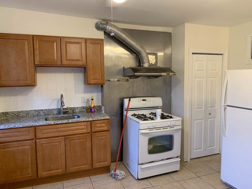102 Tyler - Photo 1