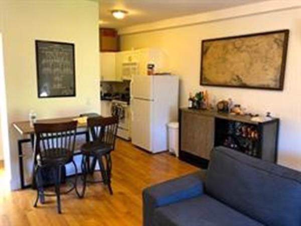 211 Newbury Street - Photo 1