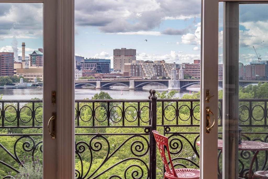 124 Beacon St - Photo 1