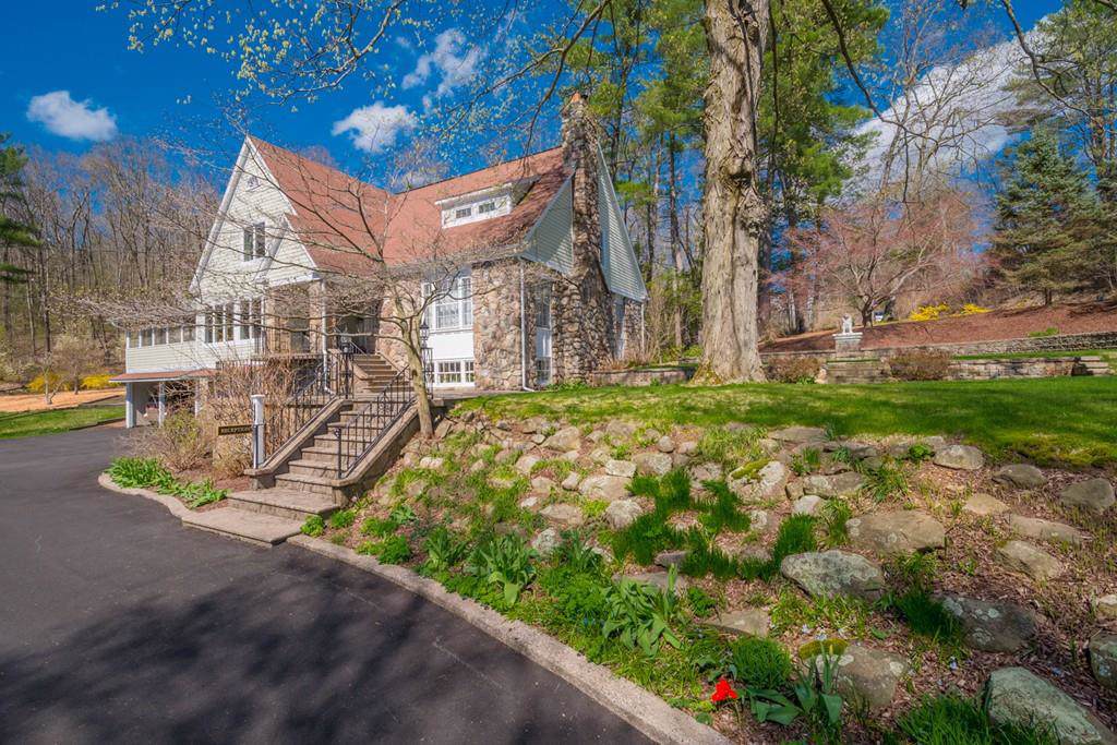 670 Amherst Rd - Photo 1