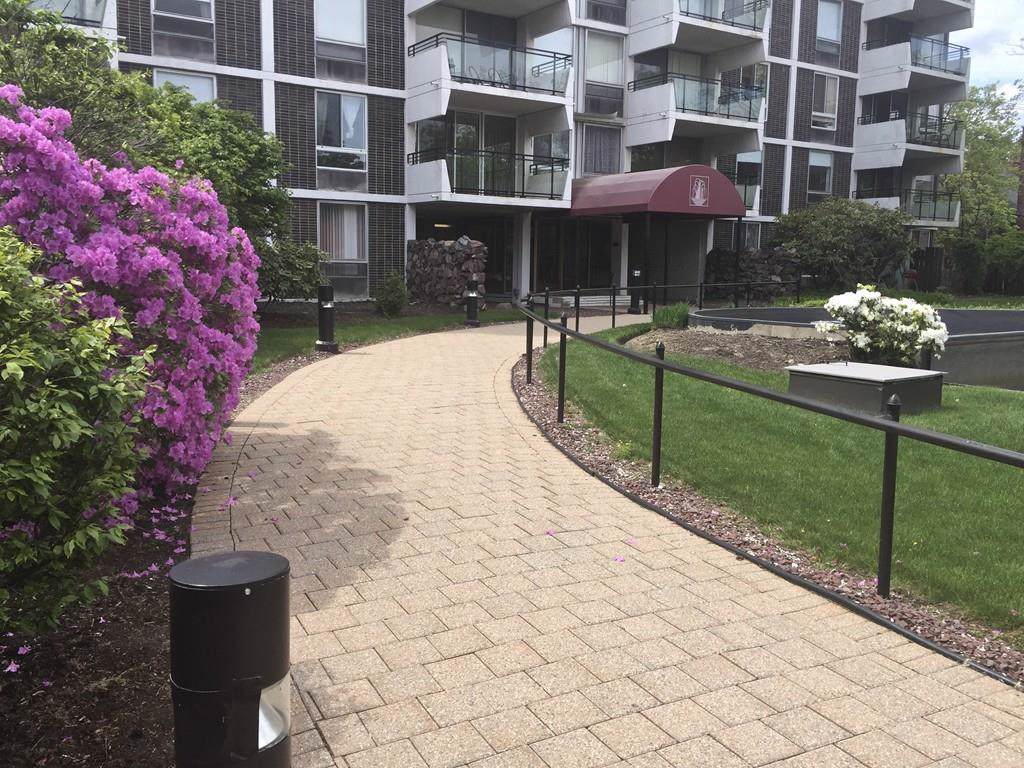 60 Babcock St - Photo 1