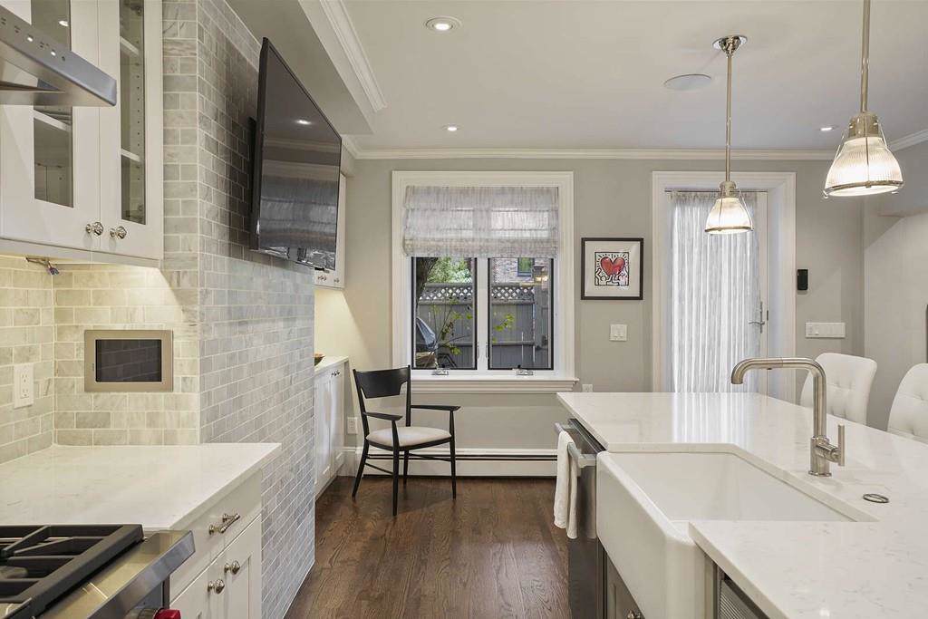 445 Beacon - Photo 1