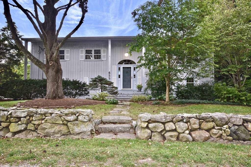 655 Elm St - Photo 1
