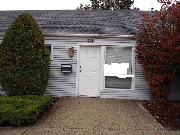 205 Quincy St - Photo 1