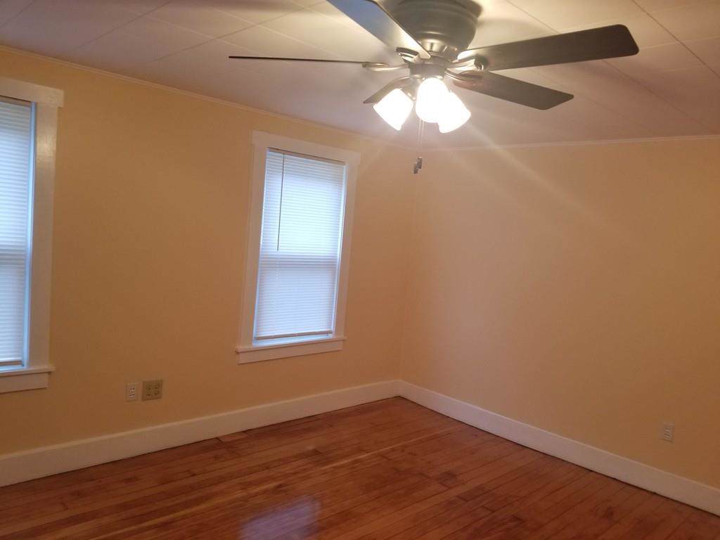 245 Green St - Photo 1