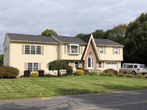 572 Barry St - Photo 1