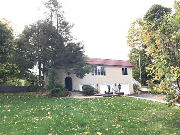 1 Lakewood Cir - Photo 1