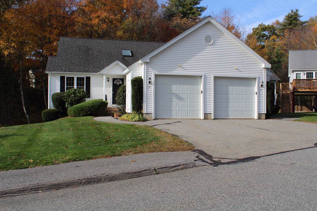 7 Surrey Dr - Photo 1