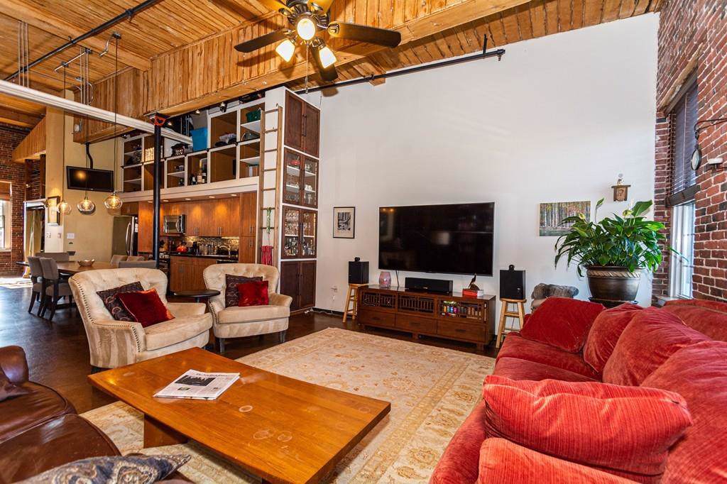 130 John St - Photo 1