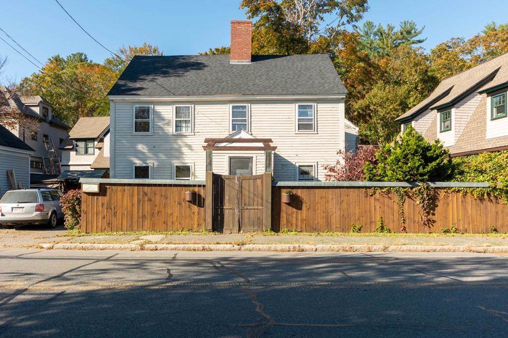 584 Hale St - Photo 1