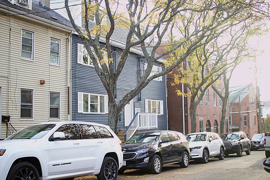 11-15 Trenton St - Photo 1