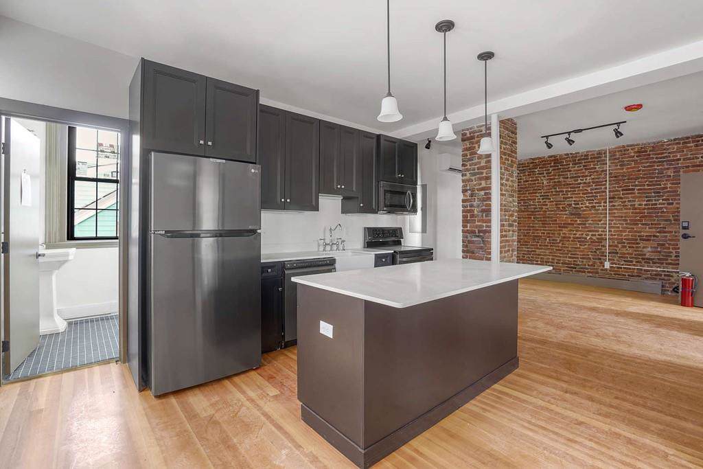109 Webster Ave - Photo 1