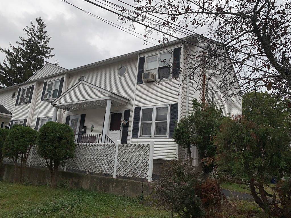 918 Essex St - Photo 1