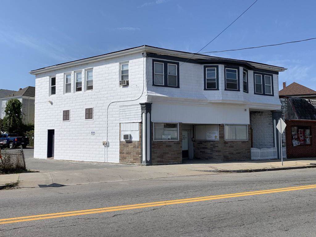 421-423 Belleville Ave - Photo 1