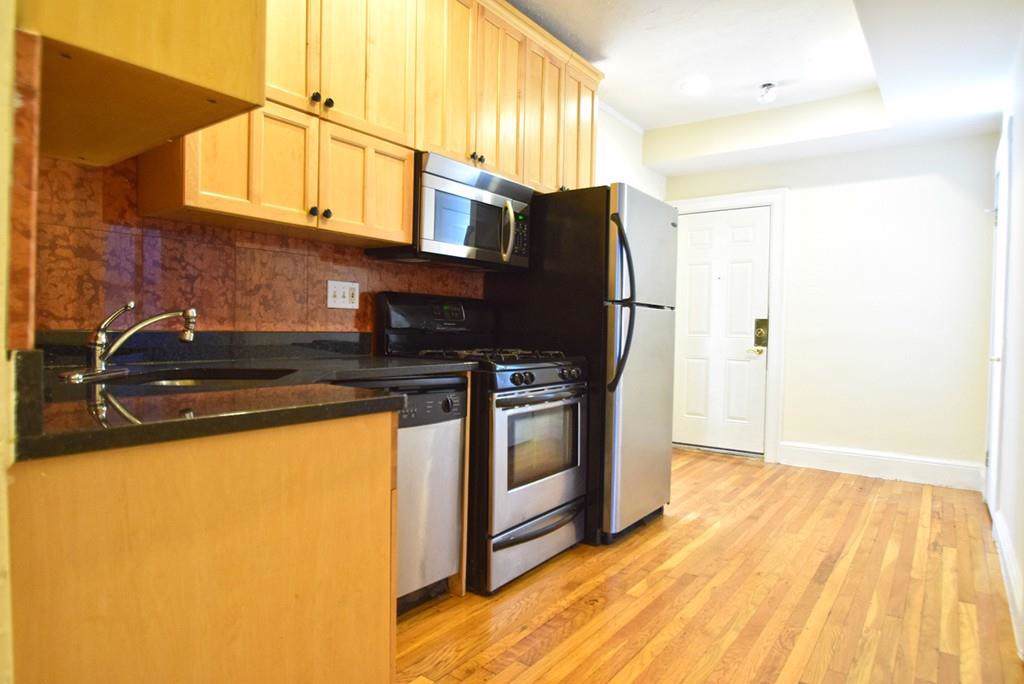 73 Thatcher St - Photo 1