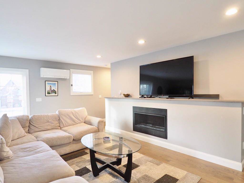 3 Devereux - Photo 1