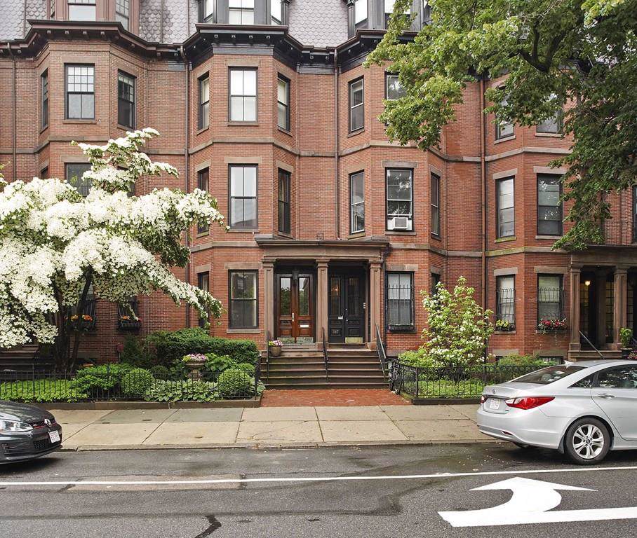 385 Beacon Street - Photo 1