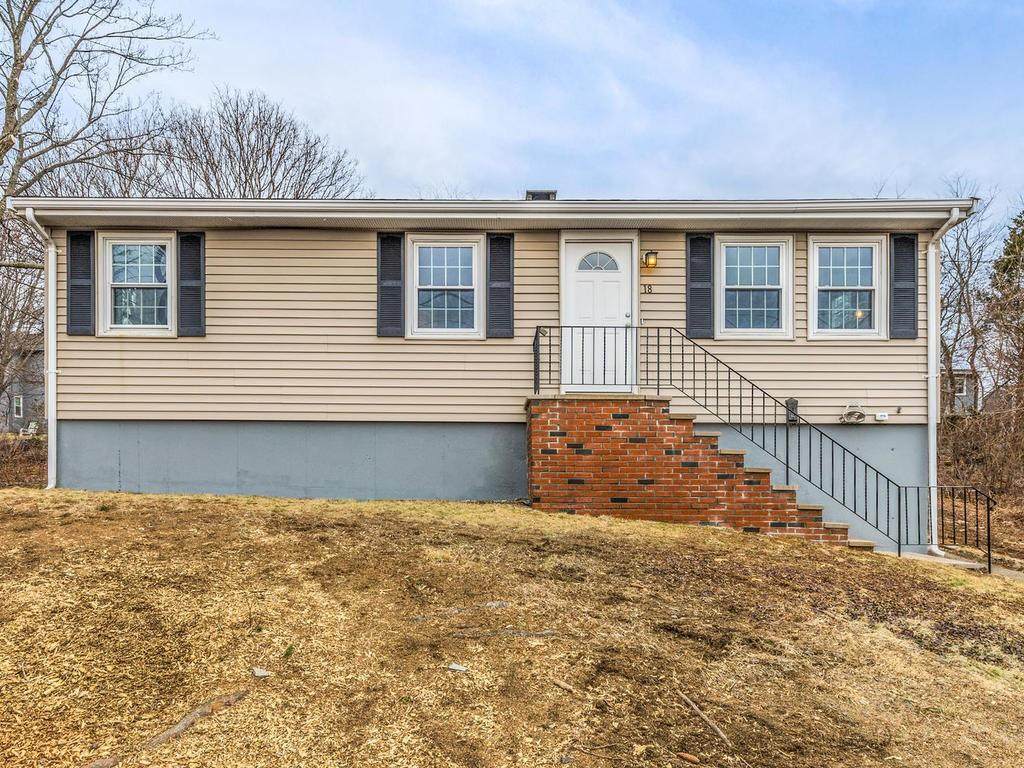 18 Cloverdale Ave - Photo 1