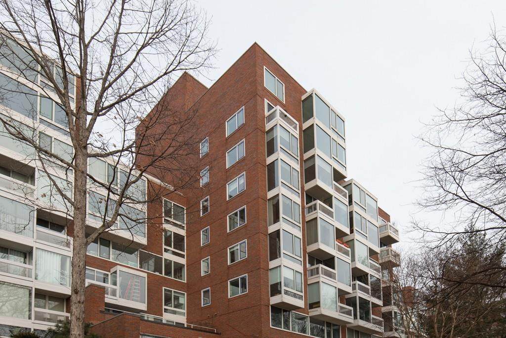 975 Memorial Drive - Photo 1