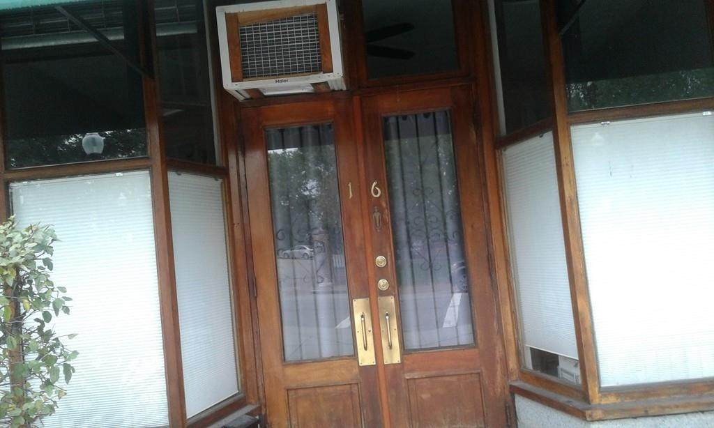 10-18 John Eliot Sq - Photo 1