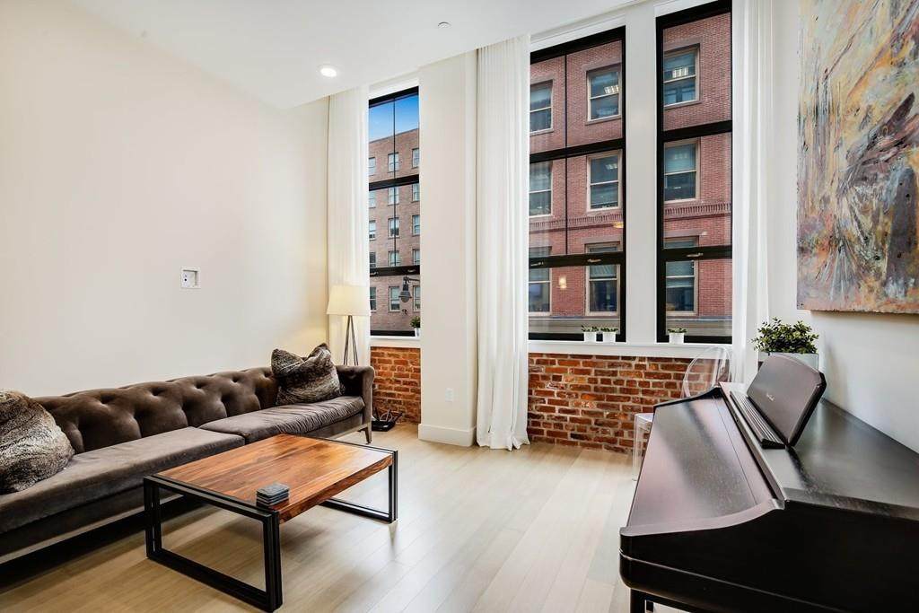 121 Portland St - Photo 1