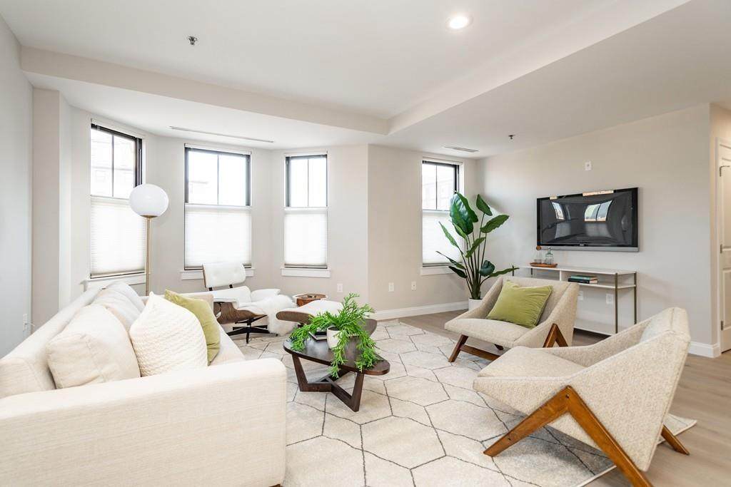 1 St. George Street - Photo 1