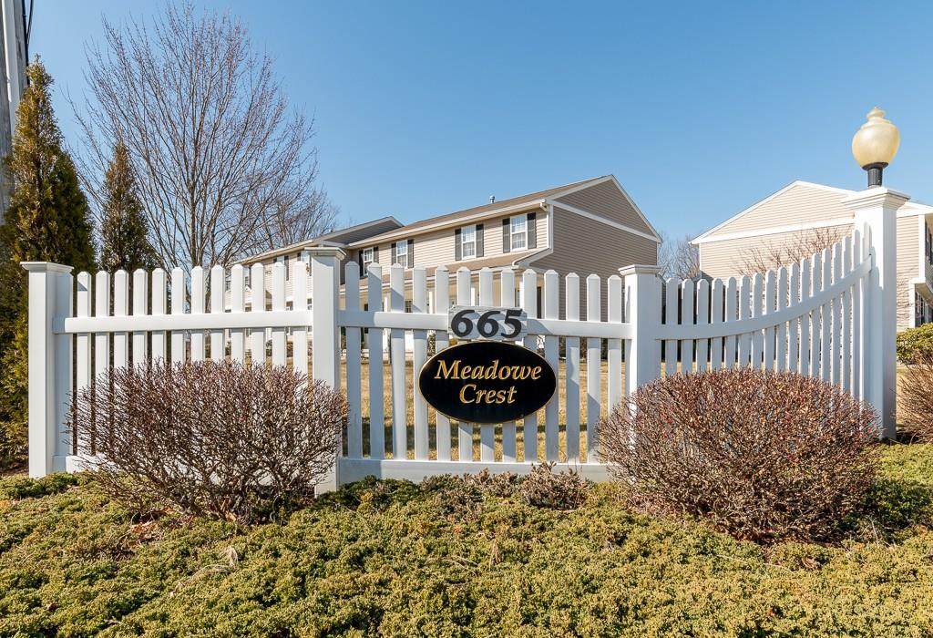 665 Center St - Photo 1