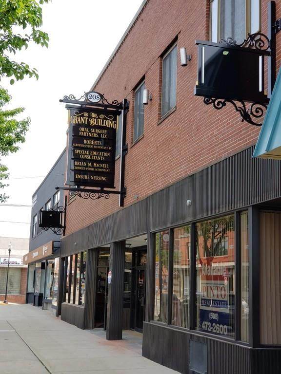 208 Main St - Photo 1