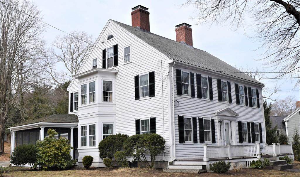 215 Main St - Photo 1