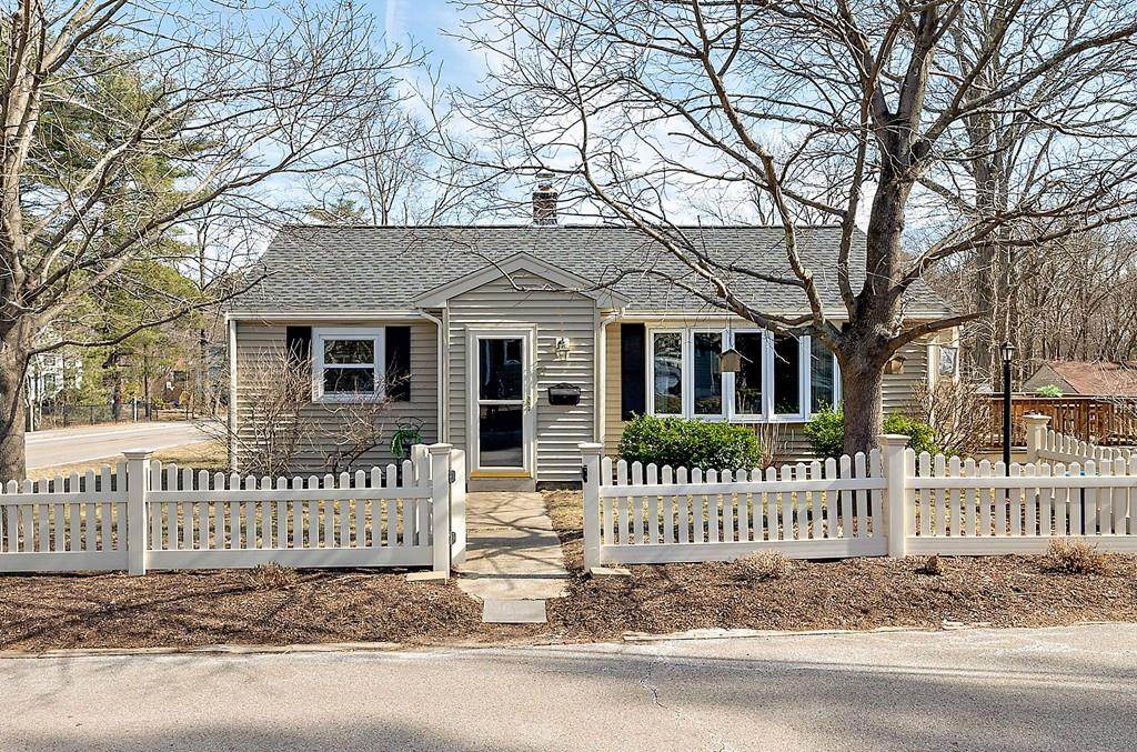 4 Sylvan Ct - Photo 1