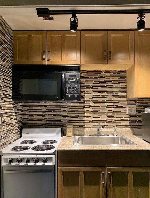 388 Marlborough - Photo 1