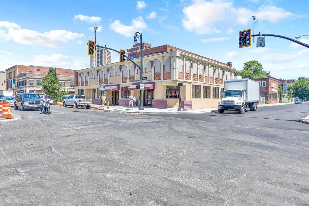 1021 Main St - Photo 1