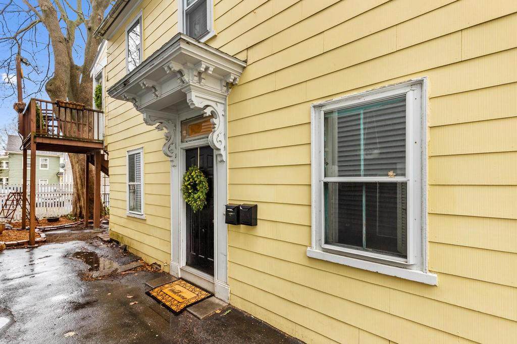 8 Carlton St - Photo 1