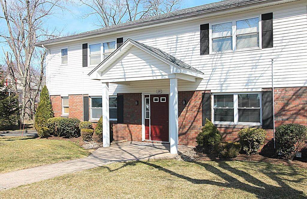 131 Colonial Cir - Photo 1