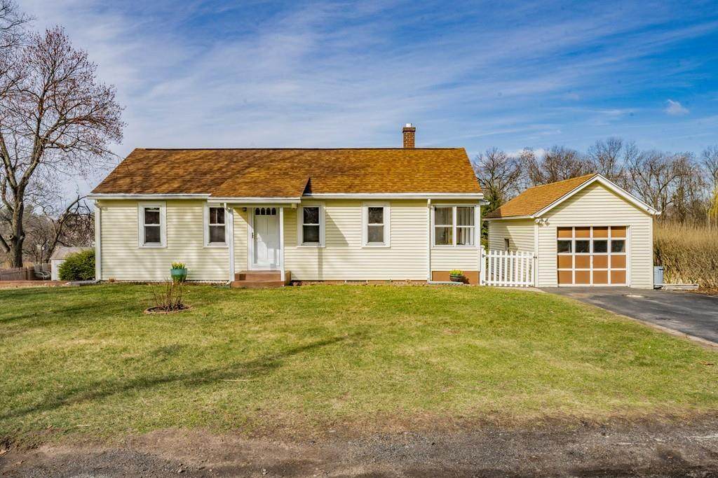 81 Willard Ave - Photo 1