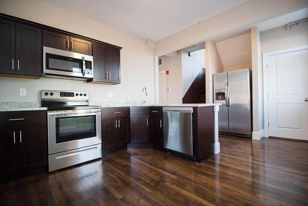 375 Bay Street - Photo 1