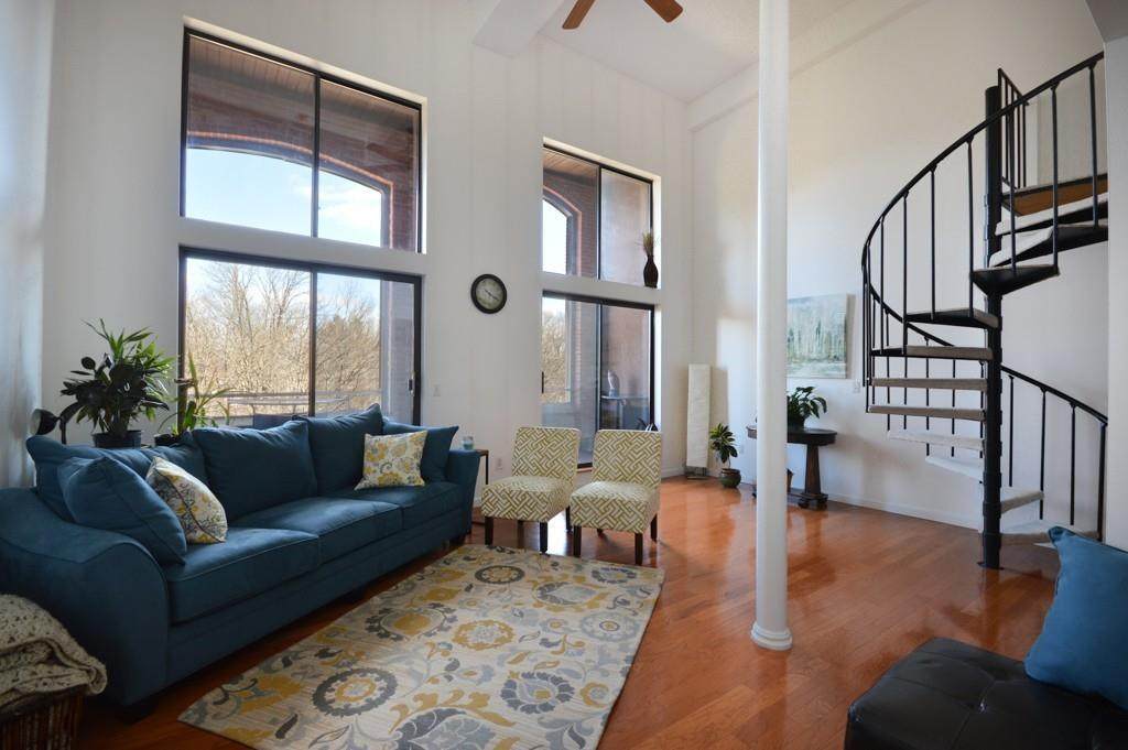 96 Old Colony Ave - Photo 1