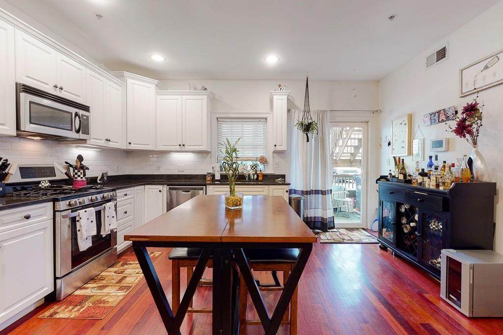661 Bennington Street - Photo 1