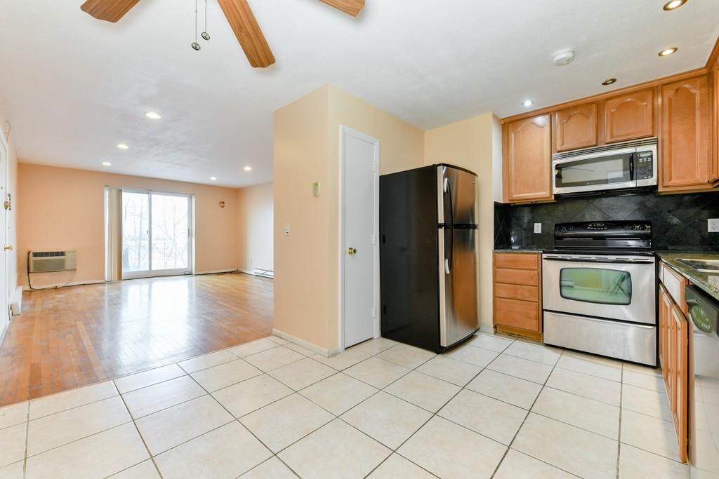 75 Waldemar Ave - Photo 1