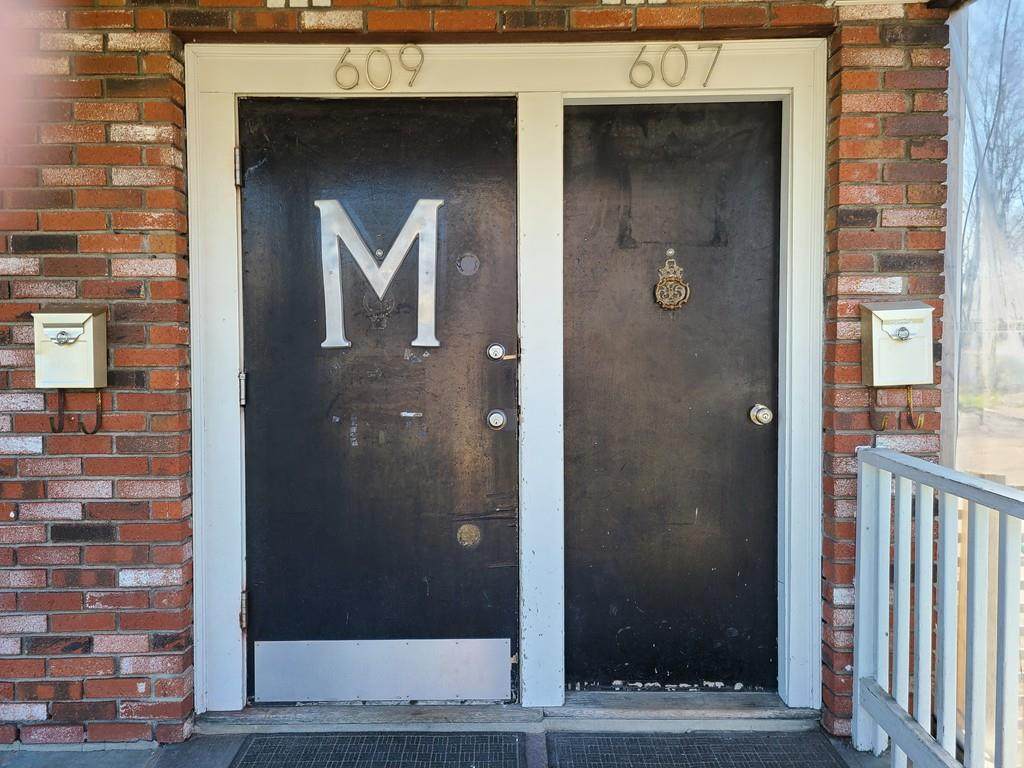 609 Washington St - Photo 1