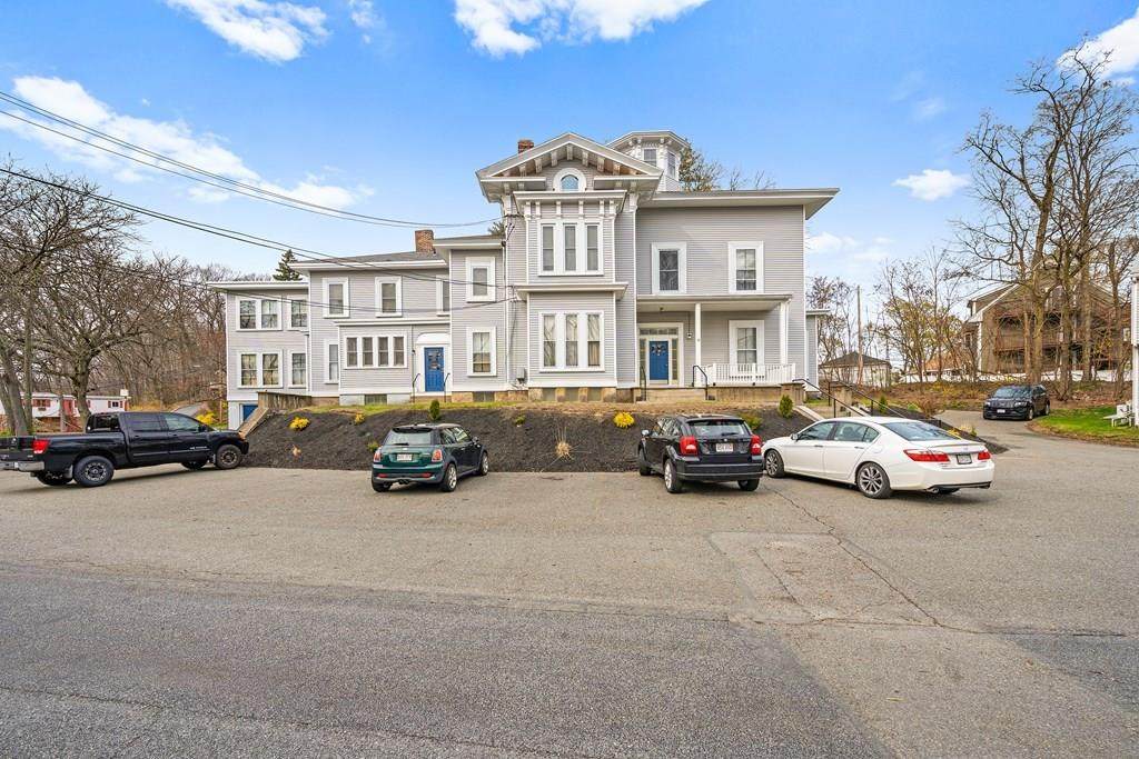 25 Elizabeth Circle - Photo 1