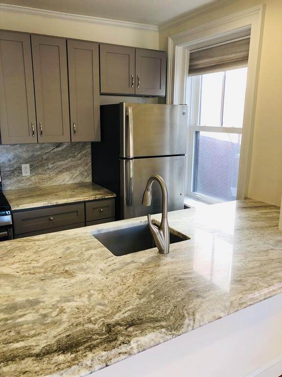 402 Commercial St - Photo 1
