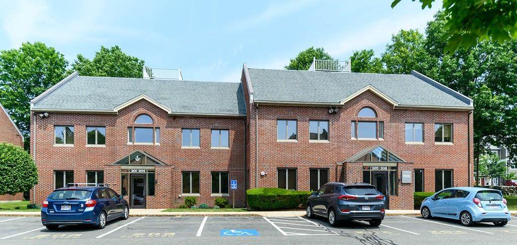 100 Conifer Hill - Photo 1