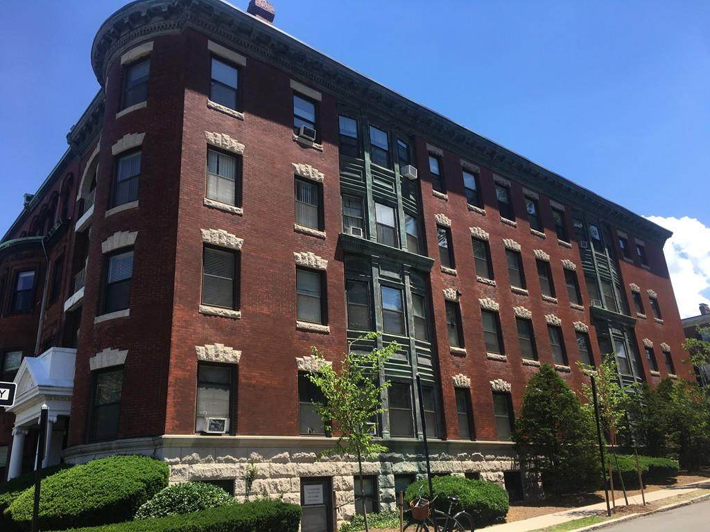 1093 Beacon - Photo 1